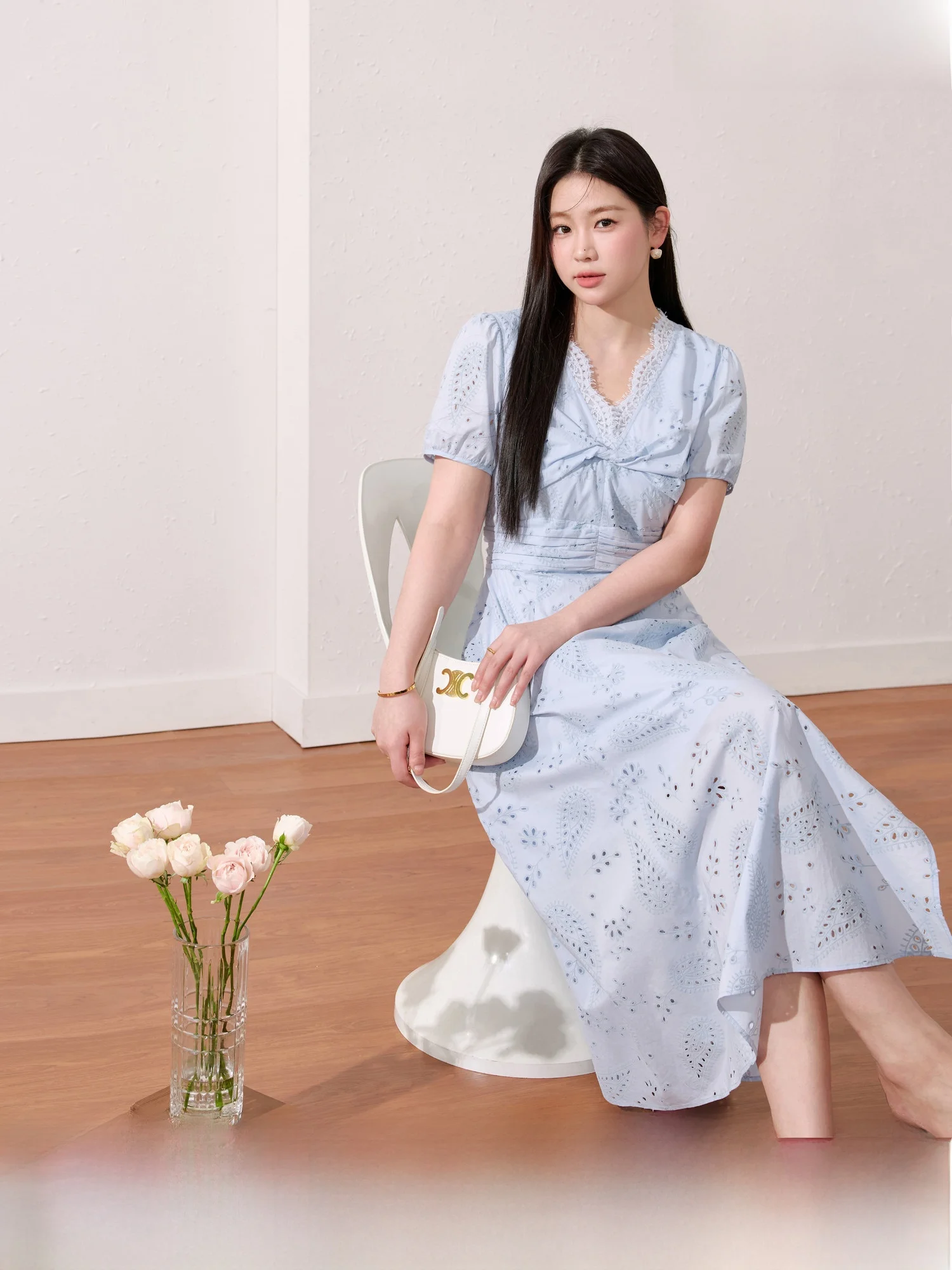 

Синее женское платье большого размера с V-образным вырезом, кружевом, вышивкой, ажурным принтом, приталенное, для повседневной носки, А-силуэт, хлопок