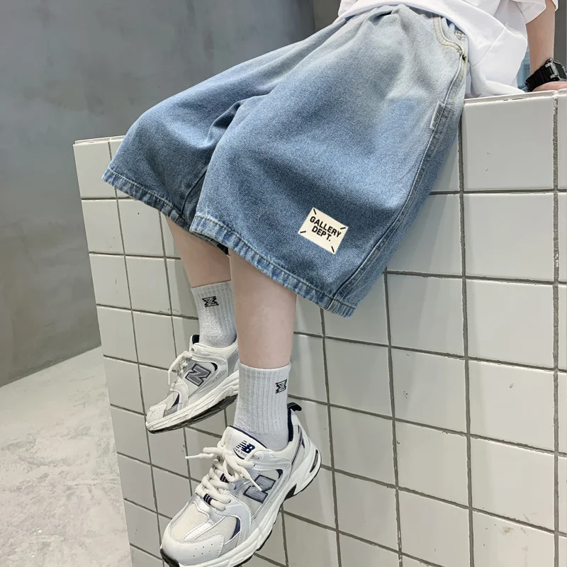 Bild 7: Neue Sommer-Jeansshorts für Kinder: Lässige, lockere, blau verlaufende Denim-Shorts für Teenager-Jungen – Baggy-Shorts für Kinder, knielang, im Streetwear-Stil