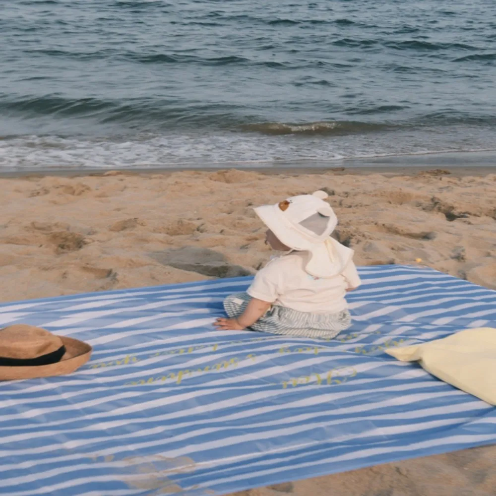 VIKAMA Blau-weiß gestreifte, sanddichte Strandmatte, tragbar, wasserdicht, für Picknick, Strand, Camping, leicht, faltbar