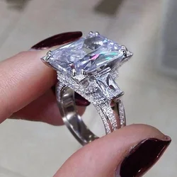 Huitan Luxury Crystal Cubic Zirconia Rings Fashion Square Shaped Finger Ring for Women Wedding Party Silver Color Band Jewelry