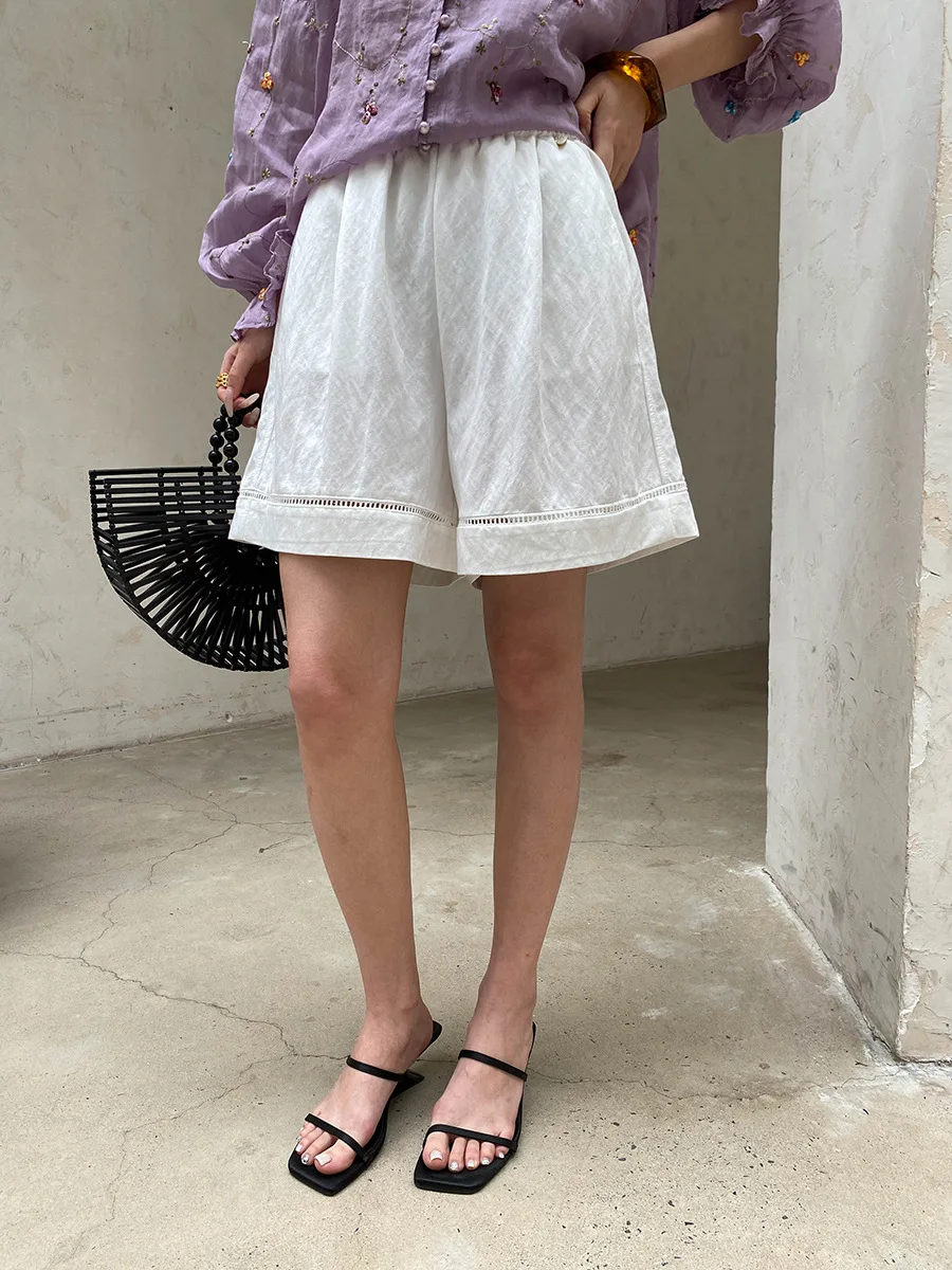 Sommerliche Damen-Shorts in unifarbenem Design mit hohler Textur, elastischem, hohem Bund, schlank machendem und lockerem, weitem Bein. – Detail 12