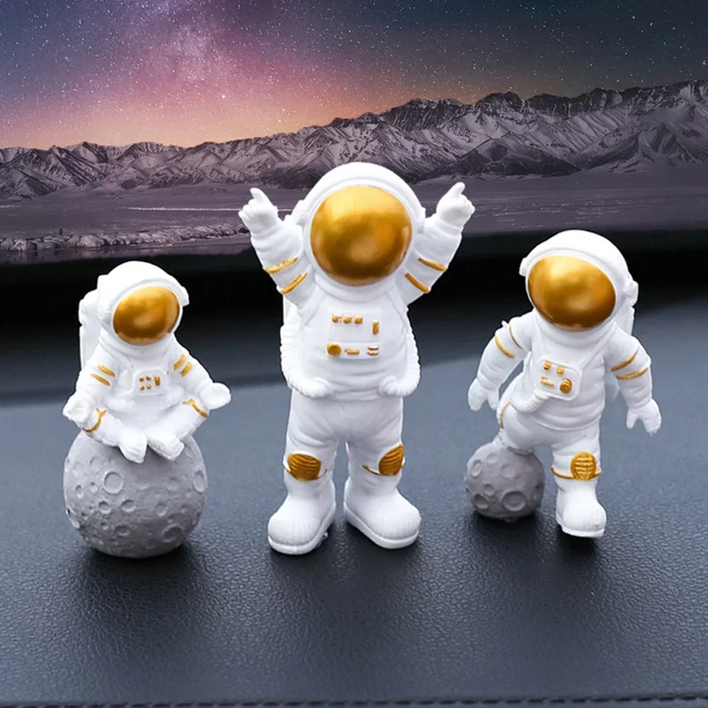 4Pcs Car Astronaut Figure Statue Decorations Ornament Auto Interior Decoration Spaceman Sculpture Ornament