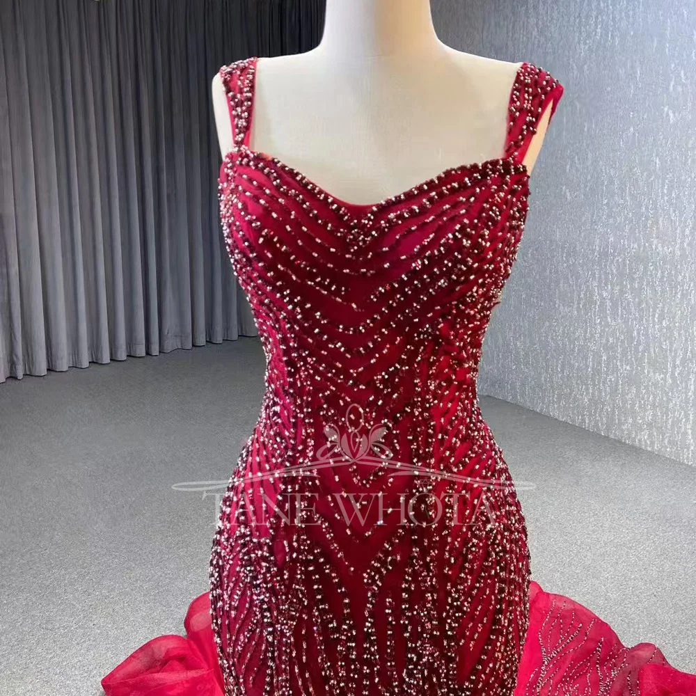 فستان سهرة أحمر مزين بالترتر على شكل قلب بدون أكمام برباط خلفي على طراز غمد للحفلات الراقصة 2026 للنساء