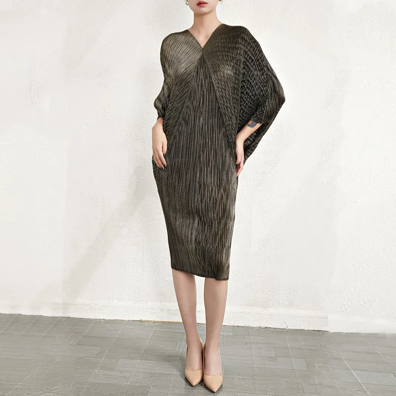 

Women Dress Autumn 2023 High Quality V-Neck Batwing Sleeves Stretch Miyake Pleated Solid Color Midi