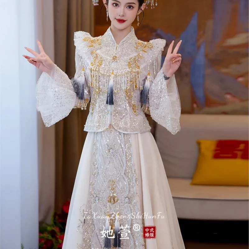 

New light-colored shoulder style Chinese-style wedding dress from Heavy Industry