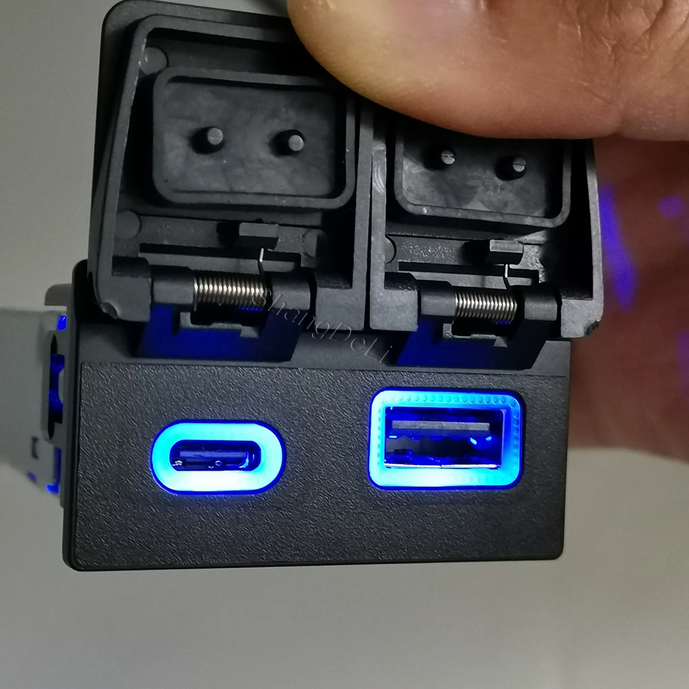 1PC Car Phone Charger Socket Dual QC3.0 USB Type C PD Charging Armrest Box Power Adapter For Toyota RAV4 Wildlander 2020-2024
