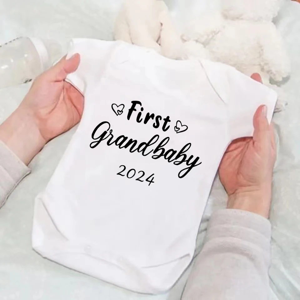 First Grandbaby 2024 Printed Announcement Newborn Baby Bodysuits Funny Boy Girl Short Sleeve Jumpsuit Gift for New Grandparents