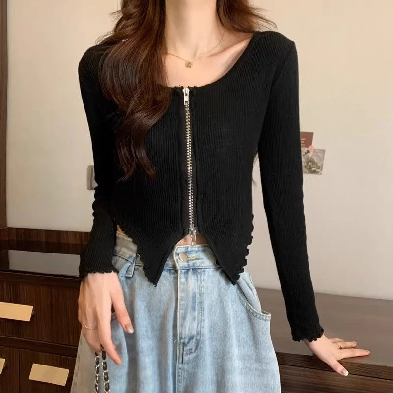 سترة نسائية قصيرة محبوكة بأكمام طويلة للخريف والشتاء بتصميم متخصص غير منتظم وآذان سوداء رفيعة