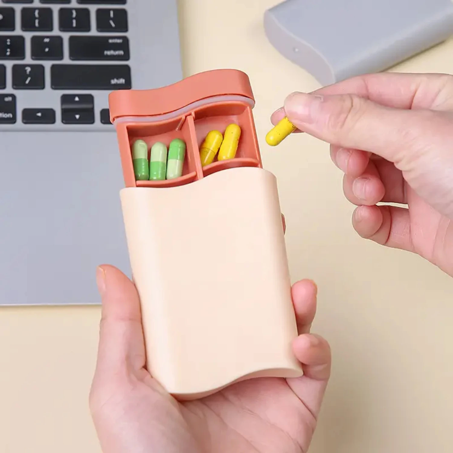 صندوق دواء مع حجرة آمنة محكمة الغلق للتخزين الآمن وتنظيم الحبوب