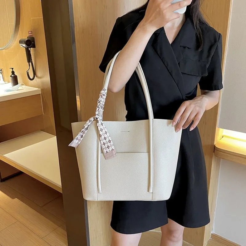 

Women's Messenger Bag Made Of Jaguar-Stripe Leather Featuring Paris Casual Vintage Lightweight Soft Daily Refined Look​