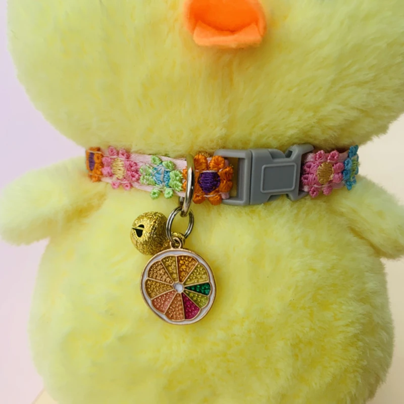 Collier pour animaux coloré avec clochette et empreintes pattes_voghion.com