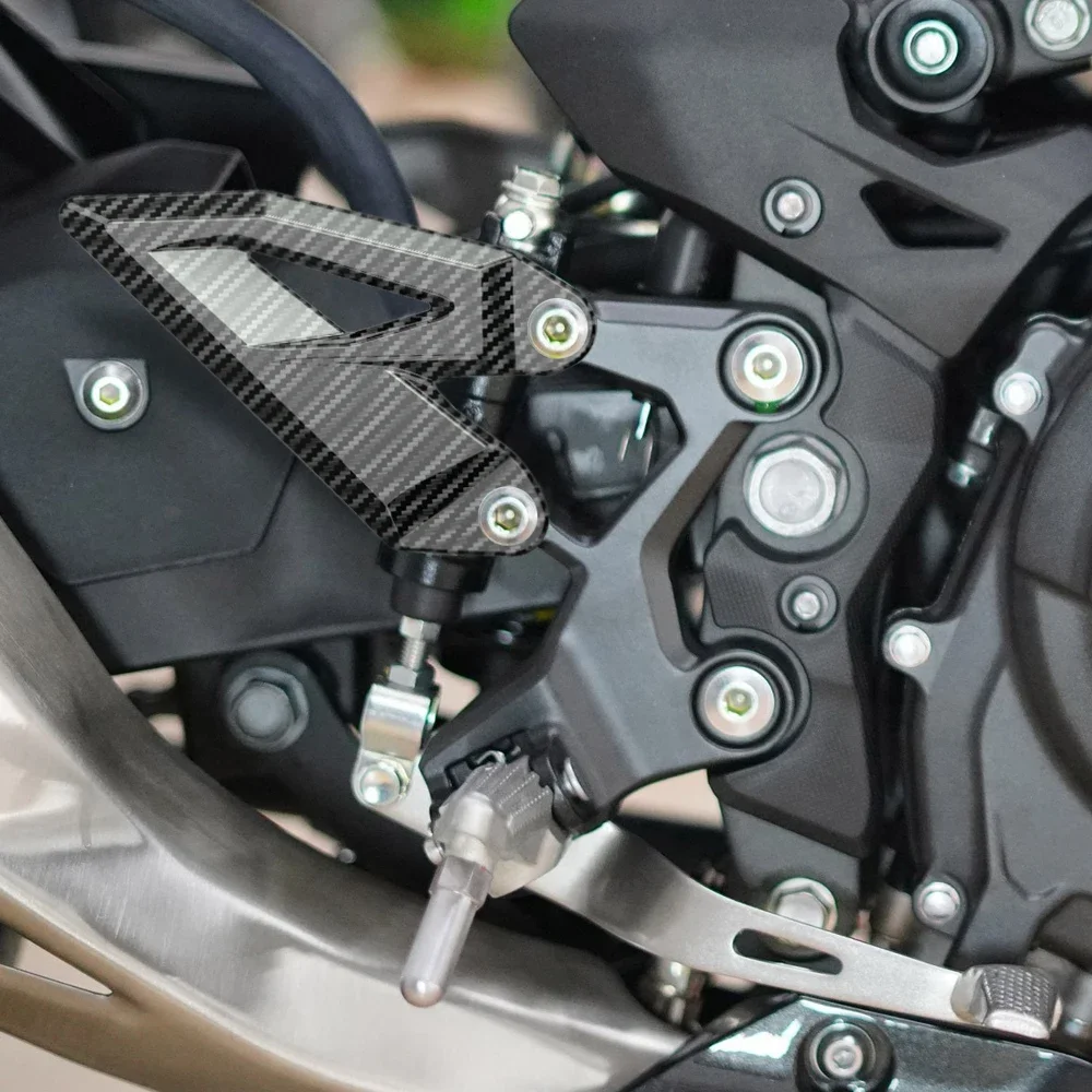 دراجة نارية ألياف الكربون حارس القدم كعب لكاواساكي نينجا 400 2018-2024/Z400 2019-2024 قطع غيار الدراجات النارية