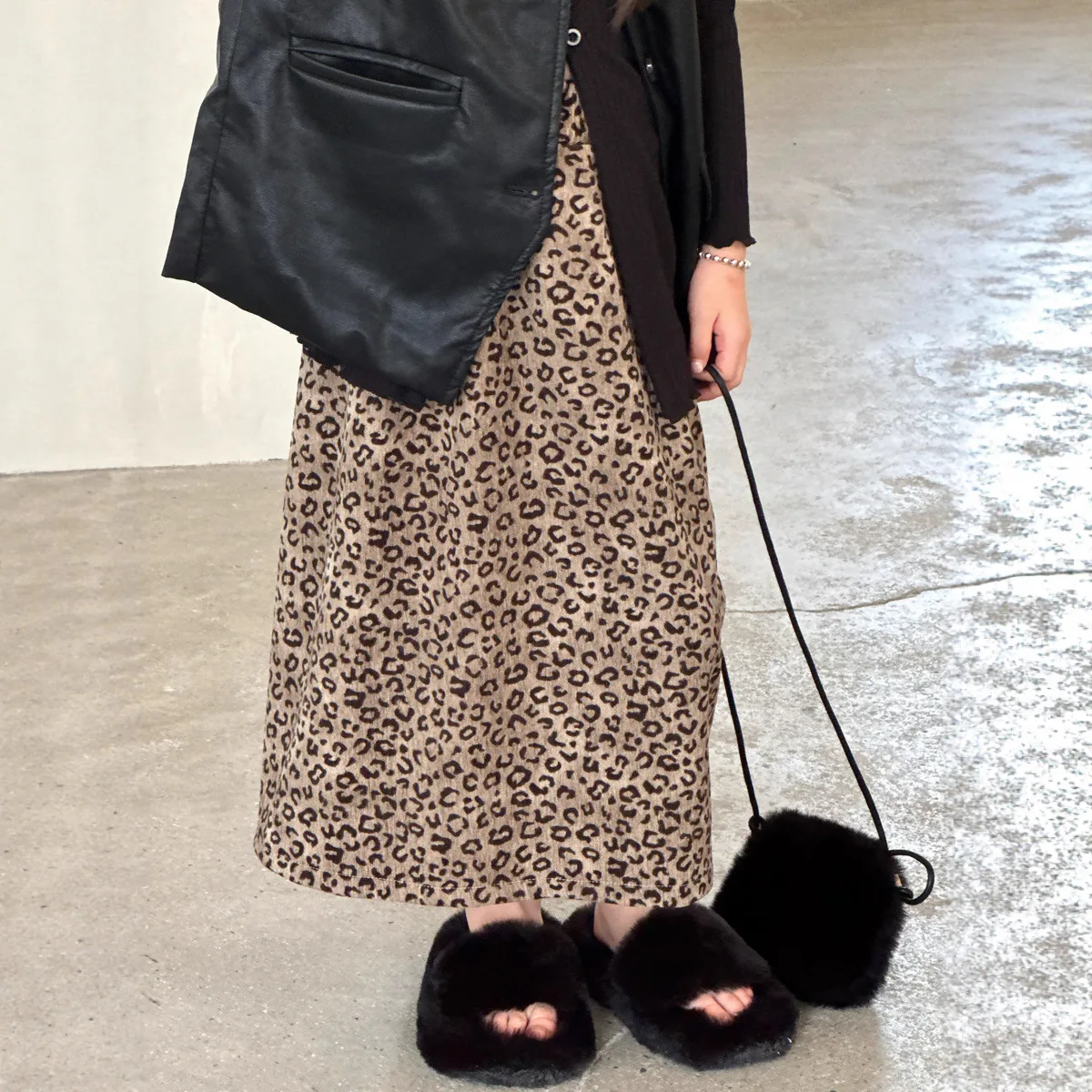 الفتيات الخريف والشتاء نمط جديد ليوبارد طباعة تنورة المخملية العمودي مستقيم أنبوب تنورة طويلة #2