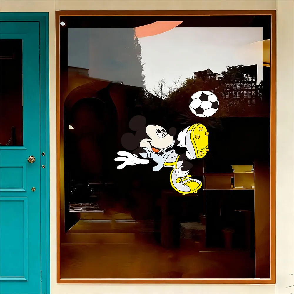 1 pegatina temática de fútbol de Mickey Mouse de Disney, una pegatina decorativa con diseño que rebota de balón de fútbol, adecuada para decorar baños, hogares, puertas, refrigeradores, ventanas, etc.