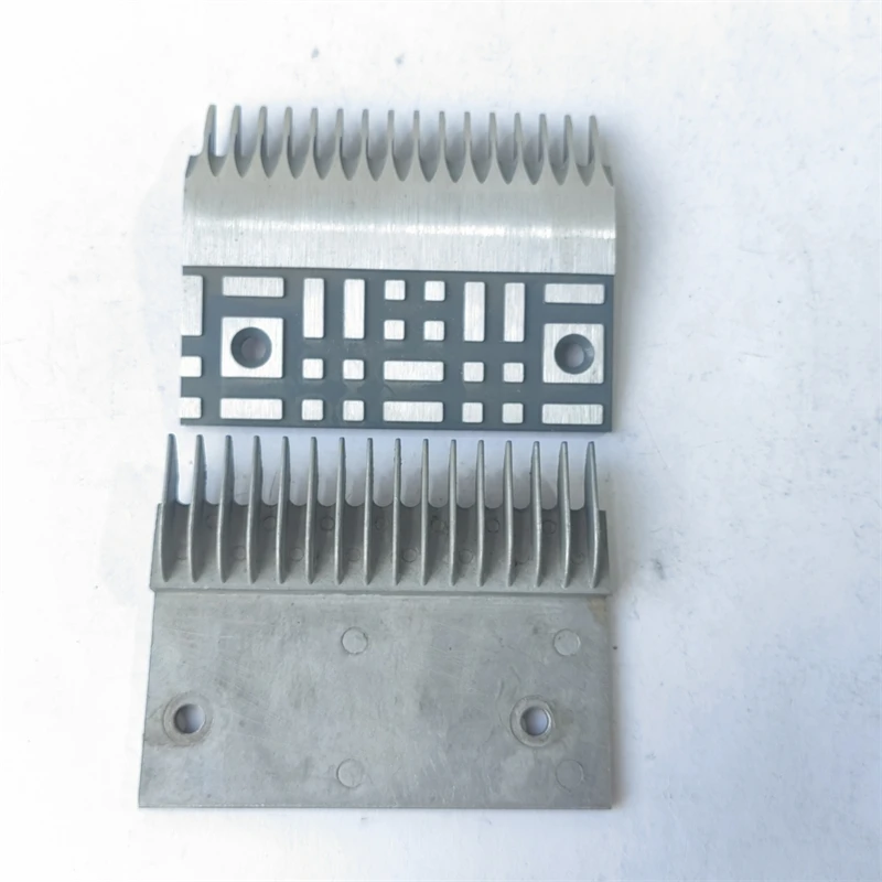 

OE-5 453Y5 Escalator Aluminum Comb 16 Teeth 136*107mm