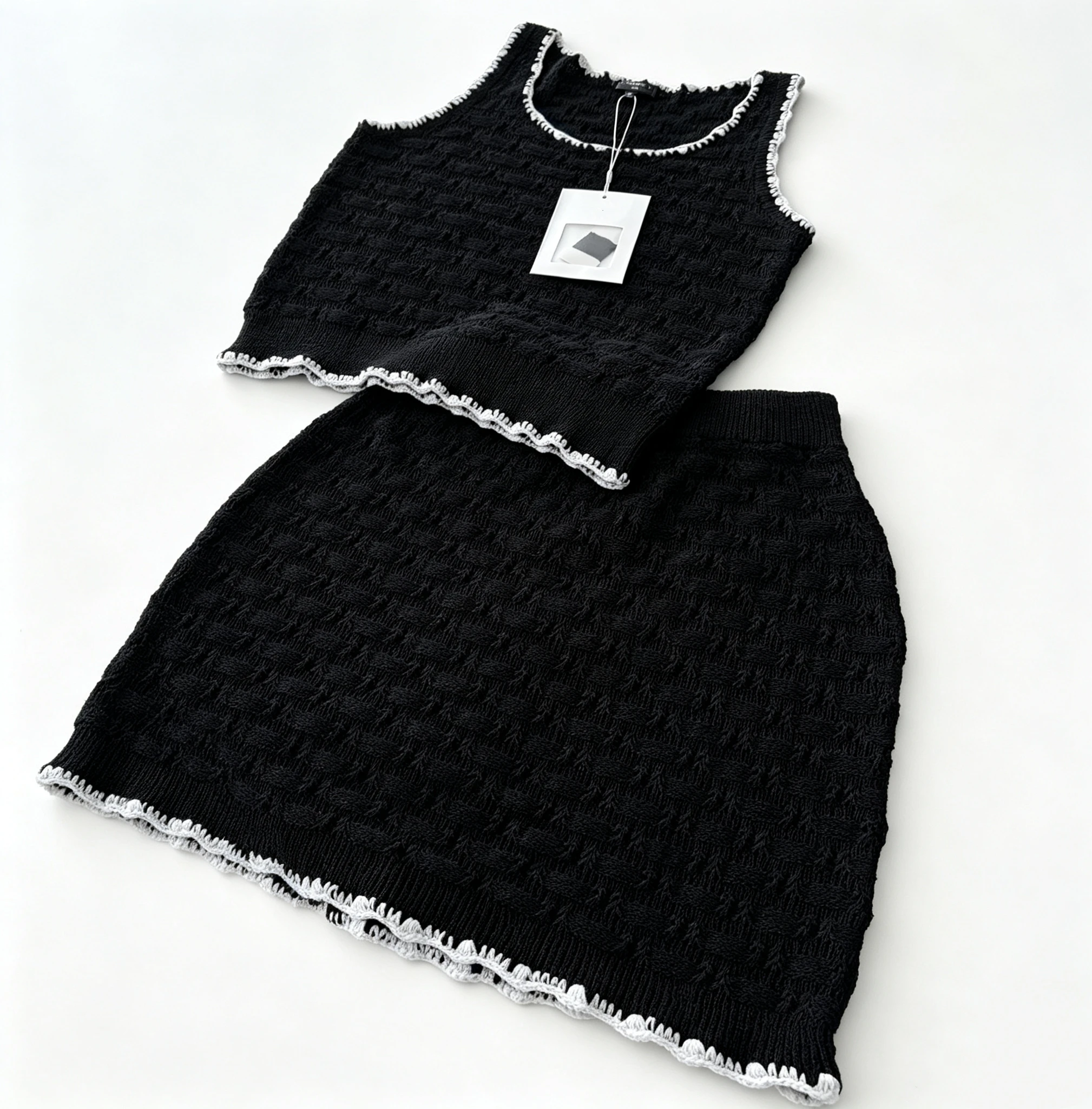 

High-End Silk Women's Summer Outfit round Neck Sleeveless Vest And Halter Skirt Set Black White Sweet Style Short Sleeve