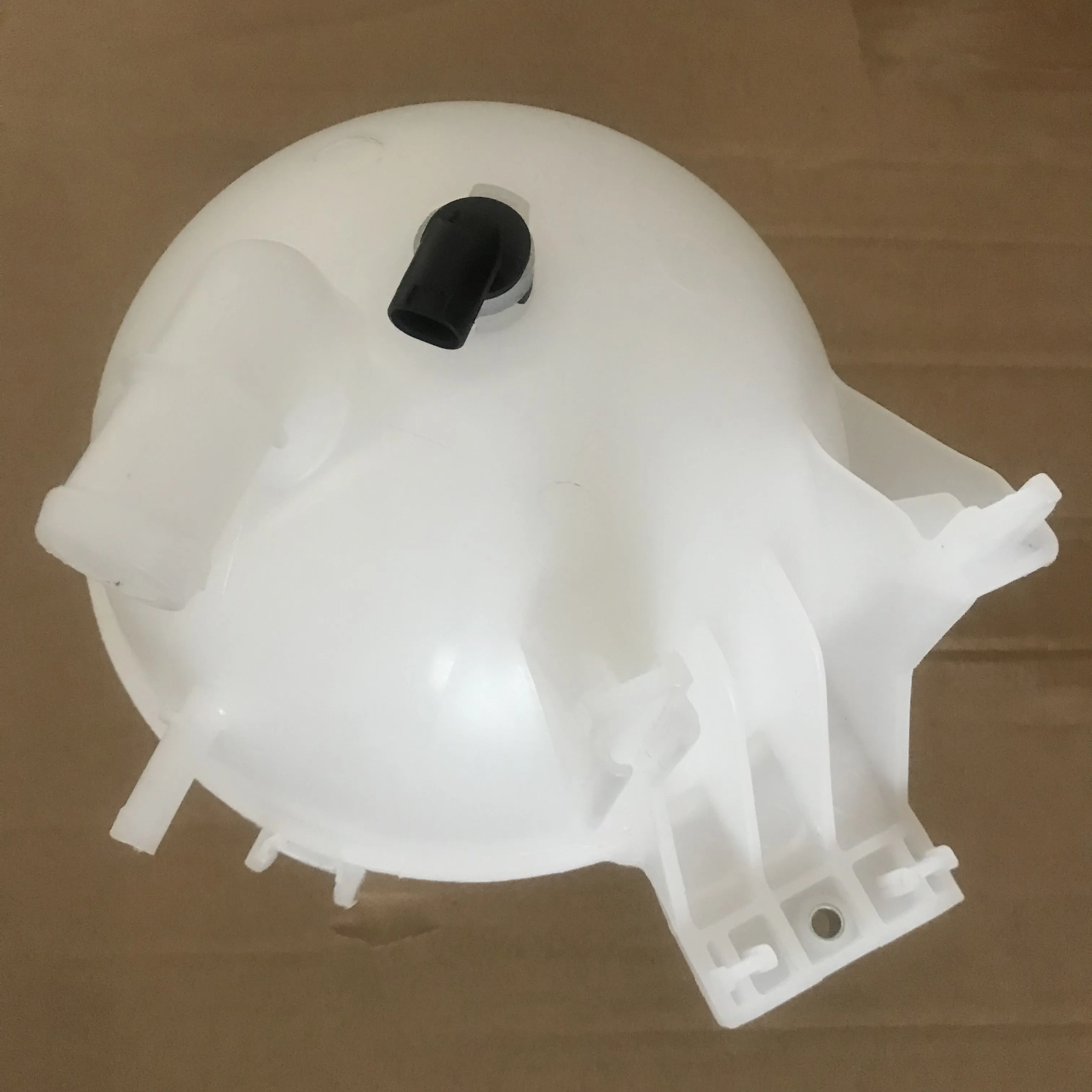 Coolant Reservoir tank For Mercedes Benz W639 6395010503 A6395010503