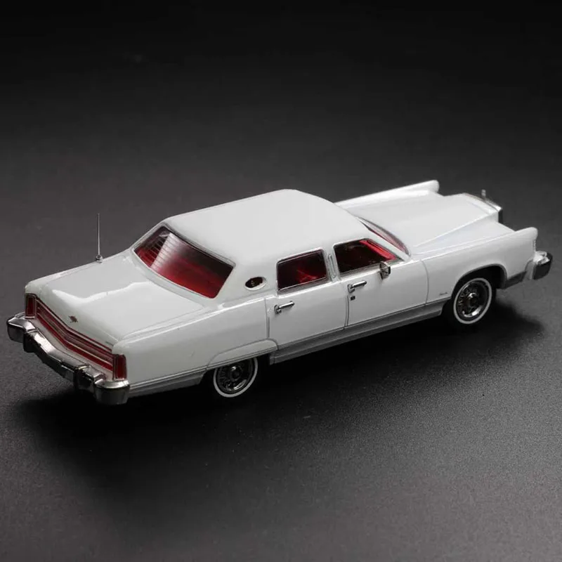 

Масштабная модель автомобиля Lincoln Continental Town Car 1979 года (1:64) из литого сплава, коллекционная, подарочная, сувенирная, для демонстрации