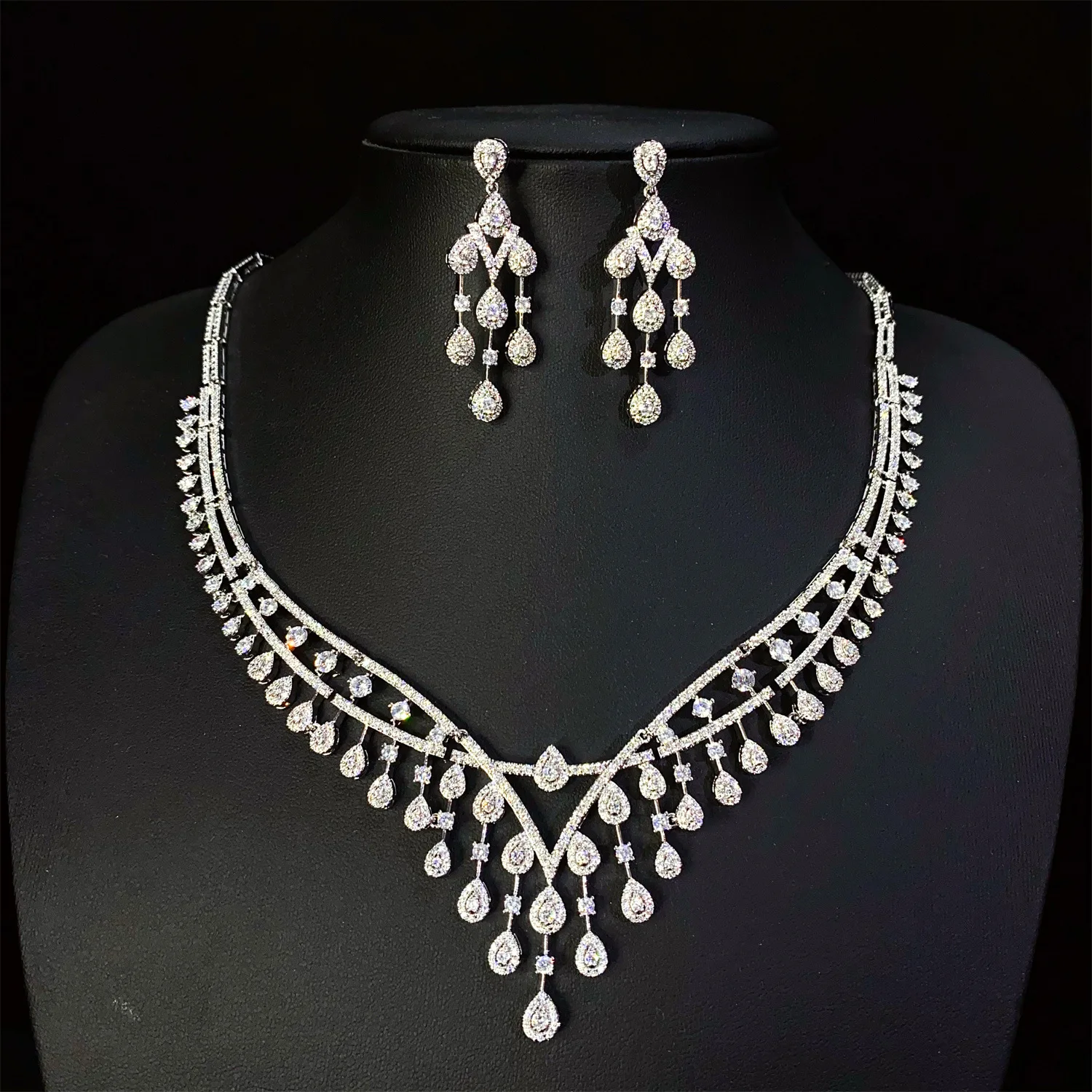 

Simple French Luxury Teardrop Necklace Earrings Stunning Mass Ladies Jewellery Set Summer Dress Wedding Dinner Party M-401