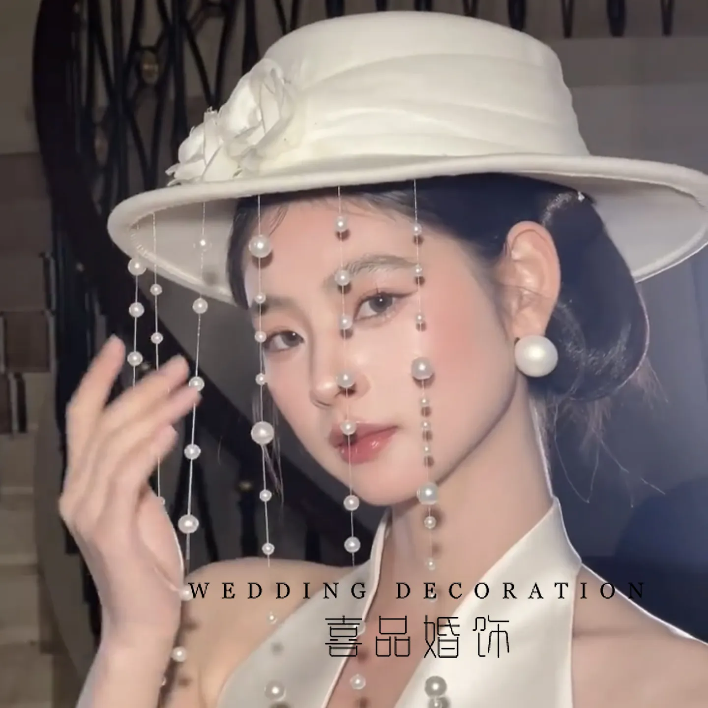 

Brand Designer Pearls Tassel Fedora Cap White Wedding Flower Hat Horse Race Photo Shooting Wide Brim Elegant Party Hat Headpiece