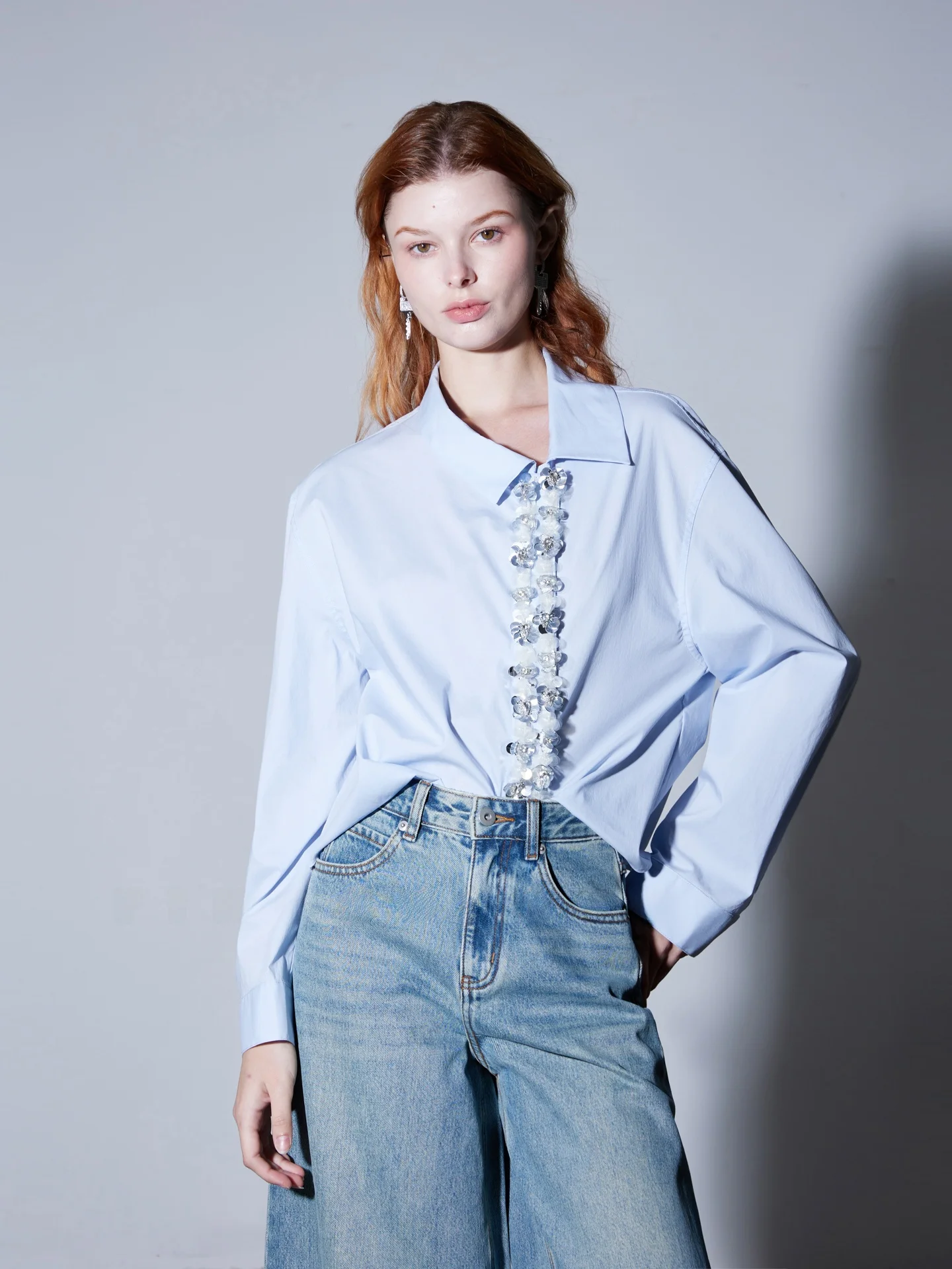 

Футболка Finocci Autumn Heavyweight ручной работы с 3D-стразами, повседневная, для города, с косой застежкой на пуговицах, из смесового хлопка, нейлона и спандекса