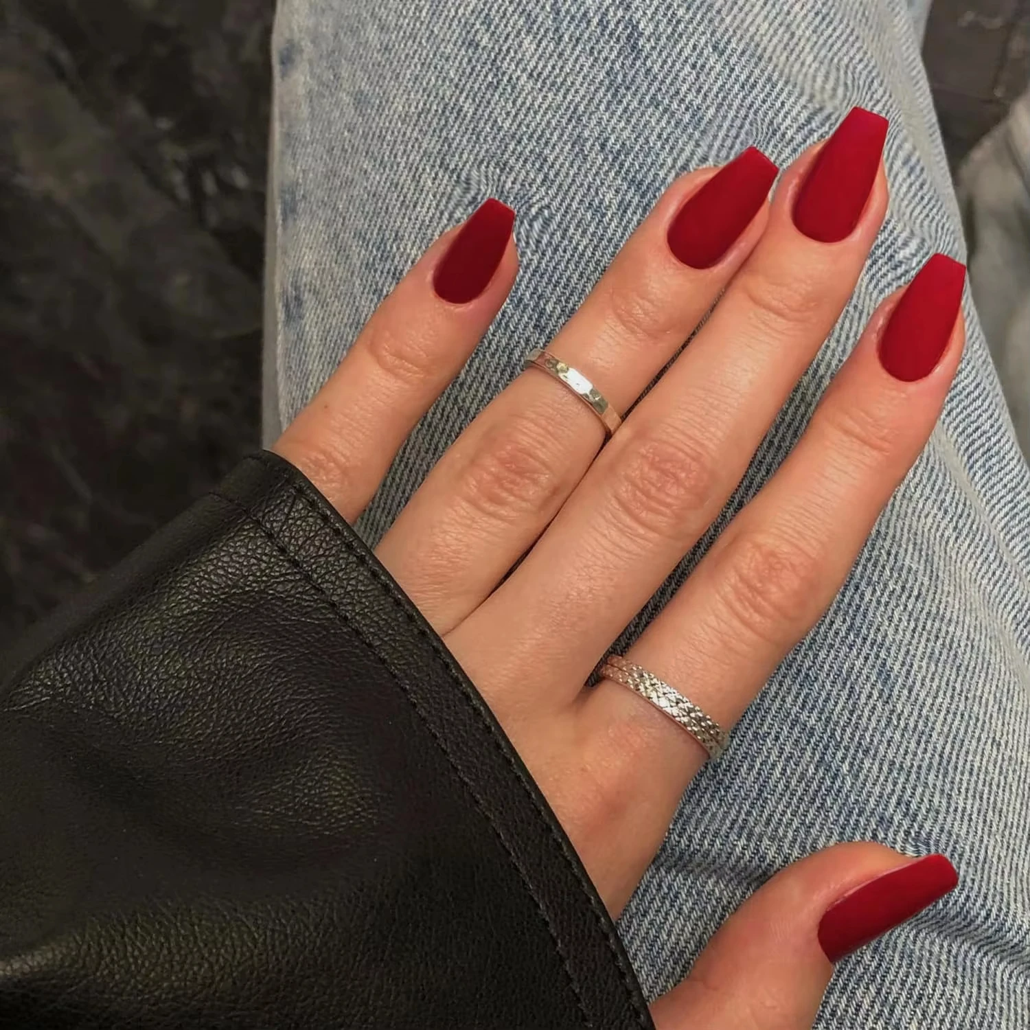 

24PCS Matte Red Press Type Long Medium Square Fake Nail Coffin Acrylic Fake Nail Suitable For Autumn And Winter Decoration