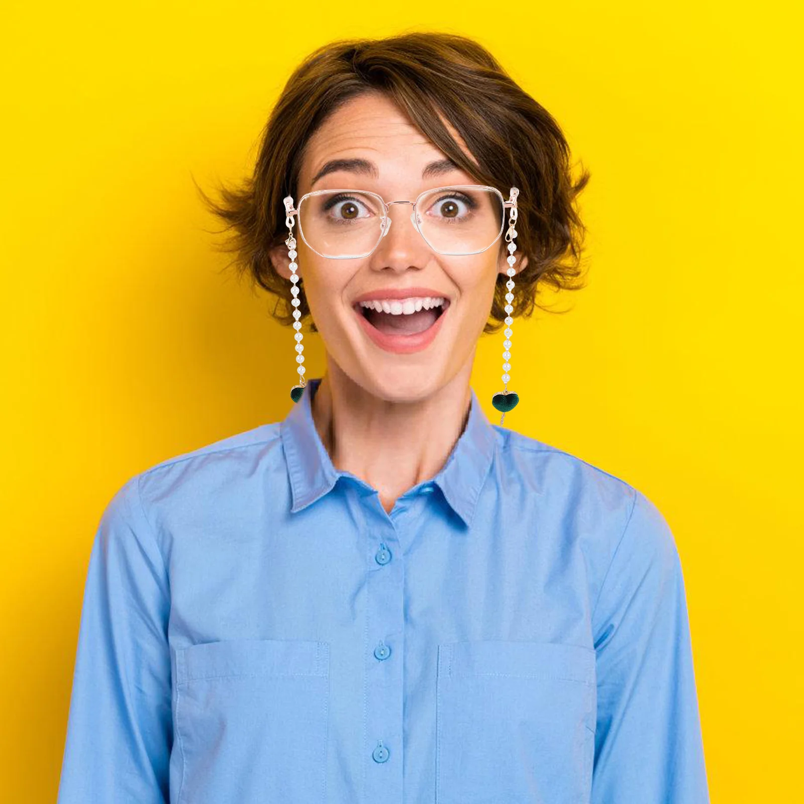 حبل نظارات لؤلؤي على شكل قلب للنساء والفتيات، سلسلة نظارات لؤلؤية مزيفة خفيفة الوزن ومضادة لفقدان الرقبة لقراءة الأقنعة