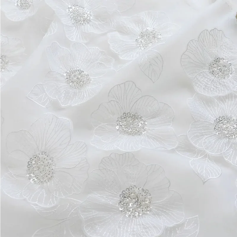 Tessuto ricamato con perle di fiori tridimensionali in organza ad alta densità per tessuto di design per abiti da sposa e da sera