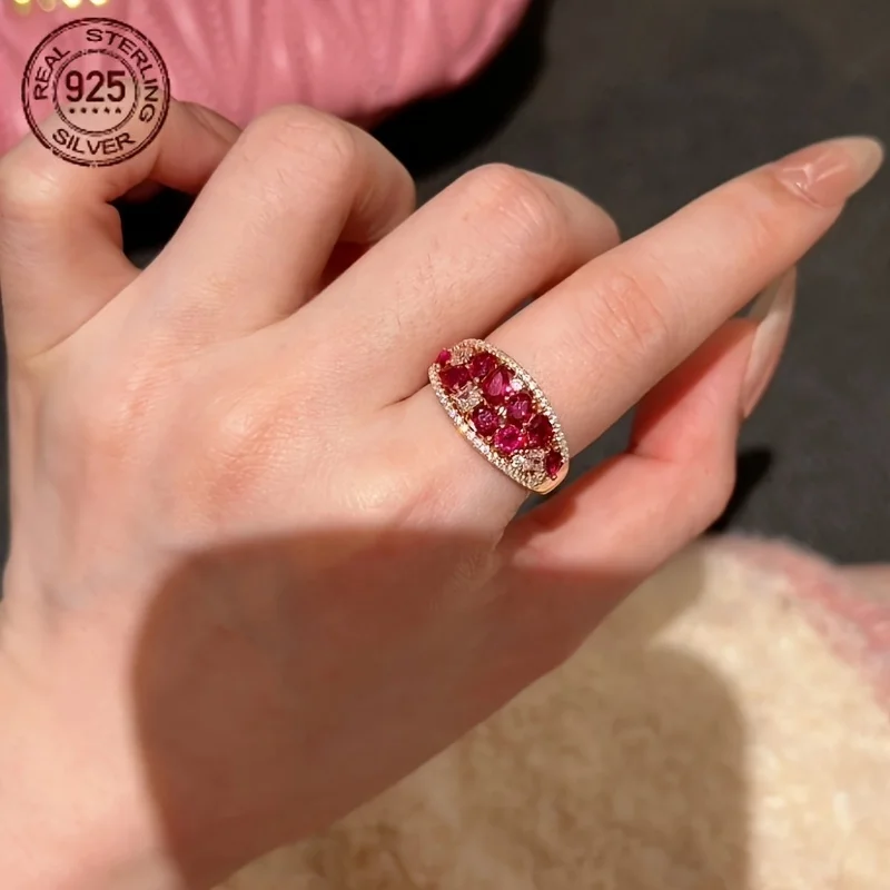 Nova moda requintado 925 anéis de prata incrustada corindo vermelho pequeno zircão 18k anel banhado a ouro para mulher