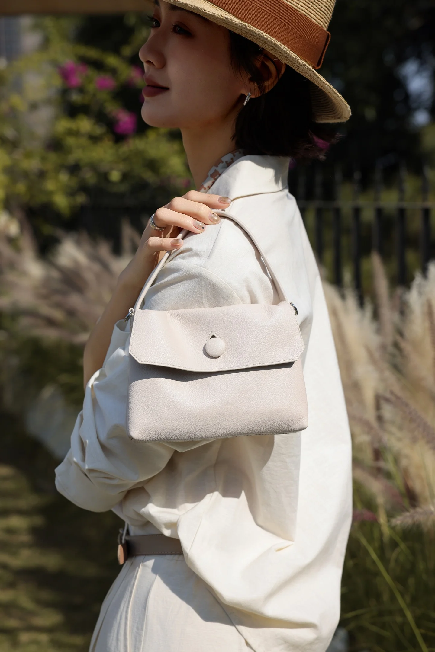 

First-Layer Calfskin Button Bag, Genuine Leather Women's Bag, New Spring and Summer Niche Handbag, Mobile Phone Bag, Commuter Lipstick Bag