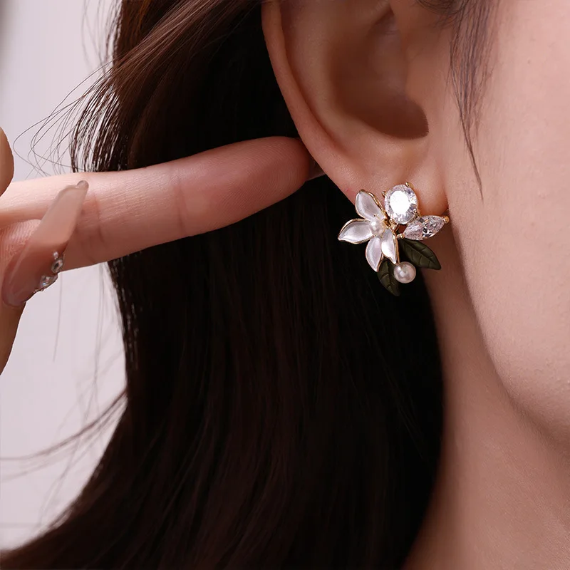 Серьги-гвоздики с жемчугом и маслом камелии во французском стиле Gardenia, милые, свежие и элегантные серьги