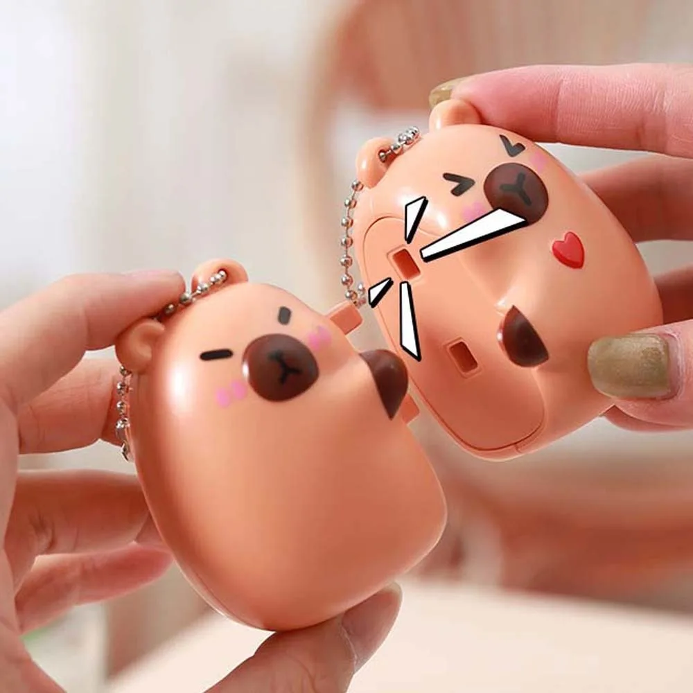 

2pcs/set Paired Button Batteries Capybara Keychains Cute PVC Couple Pendants Plastic Creative Bag Charm Car Key Accessories
