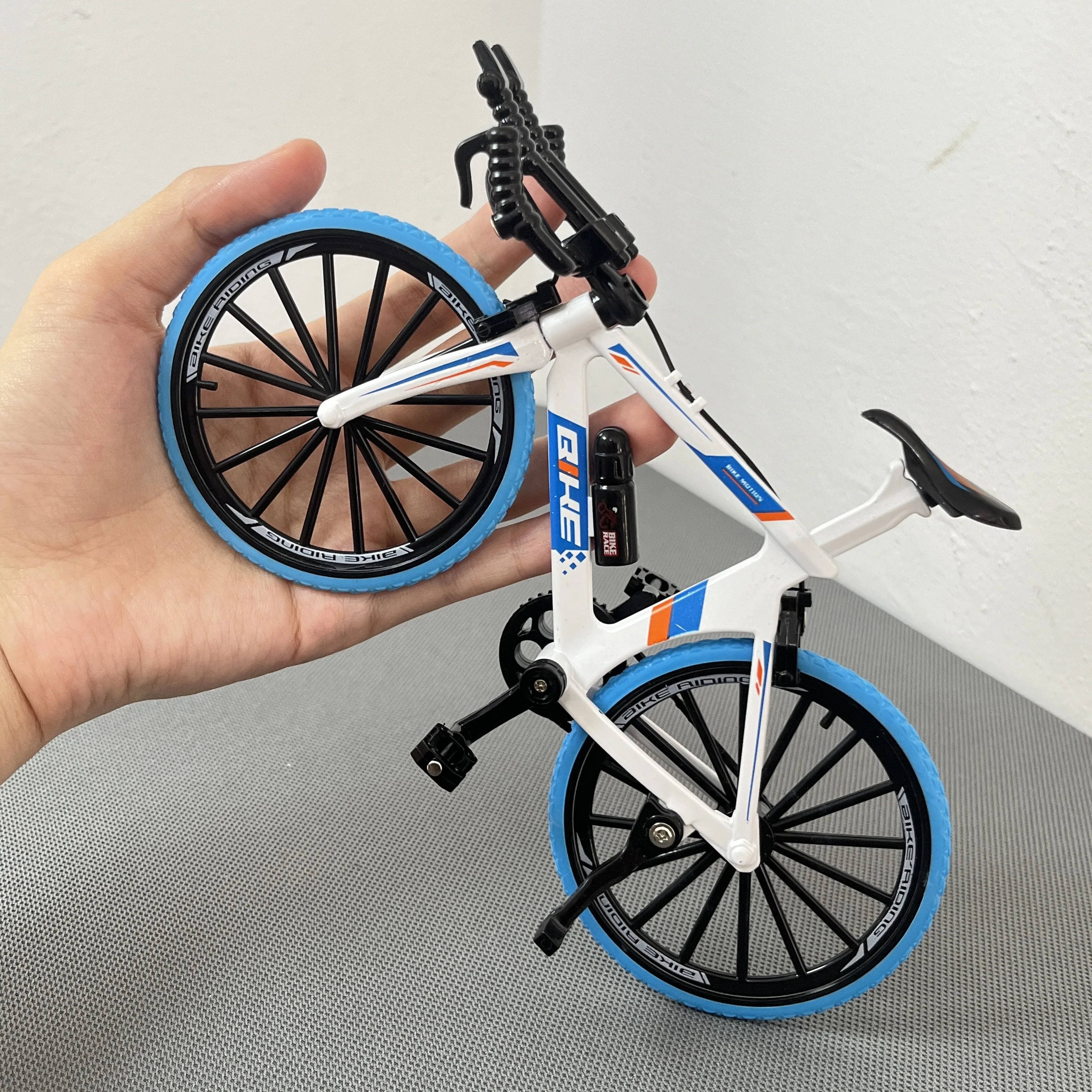 1: 8 Mini Model Bicycle Alloy Casting Decoration Metal Mountain Finger Bicycle Simulation Gift Mini Toys Boys