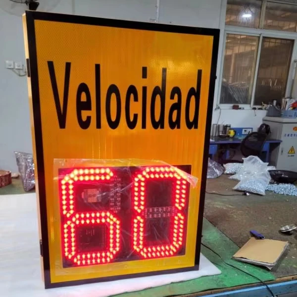 Velocidad Radar intermitente Velocidad Señal de retroalimentación del tráfico Información del tráfico Velocidad Pantalla del radar Señales de desaceleración