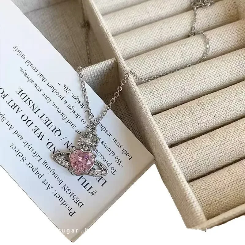 

The Western Queen's Heart Diamond Universe Necklace, a high-end design of a female Saturn water diamond collarbone chain