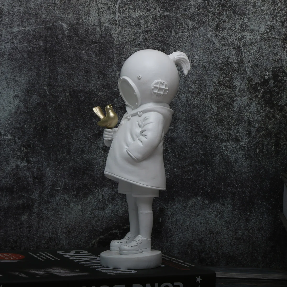 1 Stück Grenzübergreifend Bestseller Banksy Deepsea Girl Kunstharz-Handwerksdekoration für Wohnzimmer, Eingangsbereich und TV-Schrank – Detail 5
