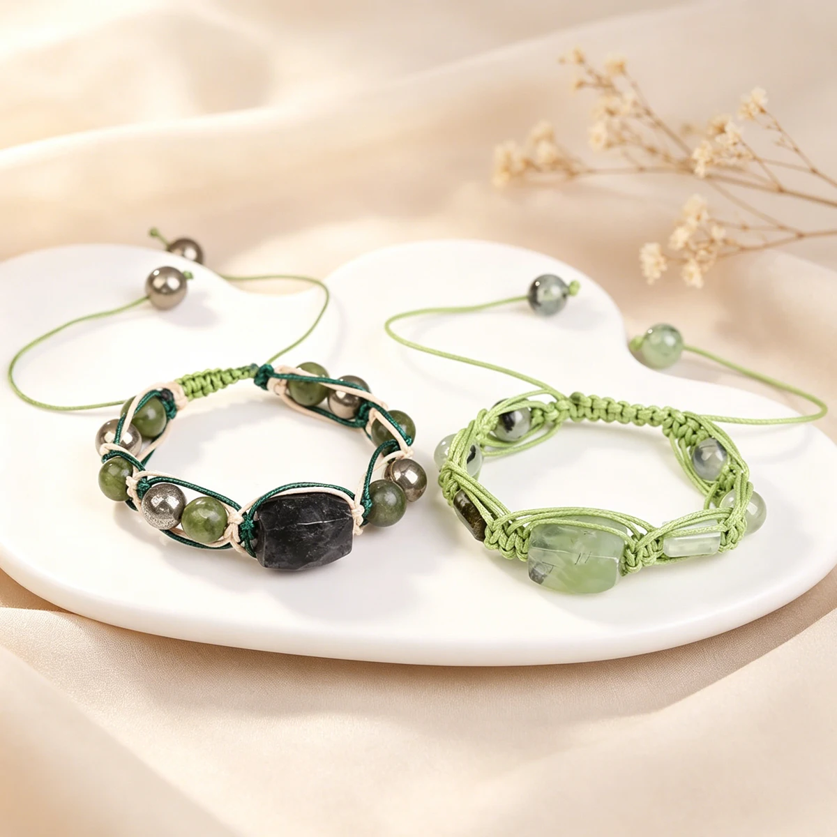 Herren-Armband aus Natürlichen Edelsteinen: Energiestein Tigerauge, Obsidian, Gelber Kristall, Handgefertigter Männerschmuck als Geschenk – Detail 4