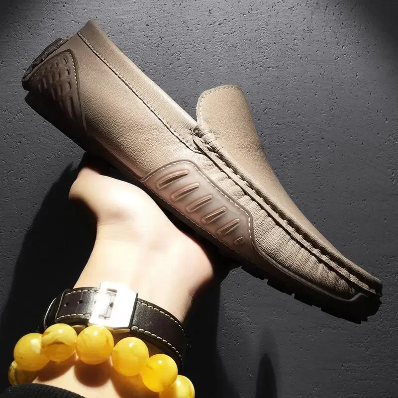 Zapatos de cuero genuino para hombre, mocasines juveniles, estilo inglés, novedad de verano, 2024