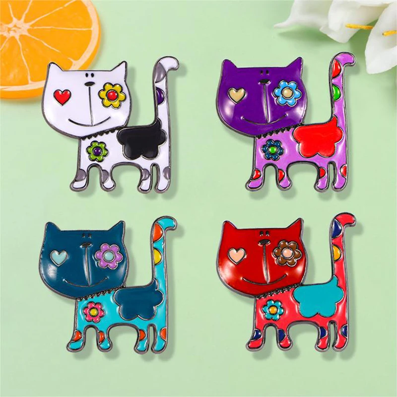 New Charming Cartoon Cat Pin Brooch Cute Things Women Unisex Lovely Jewelry Animal Casual Brooches For Women\'s Clothing