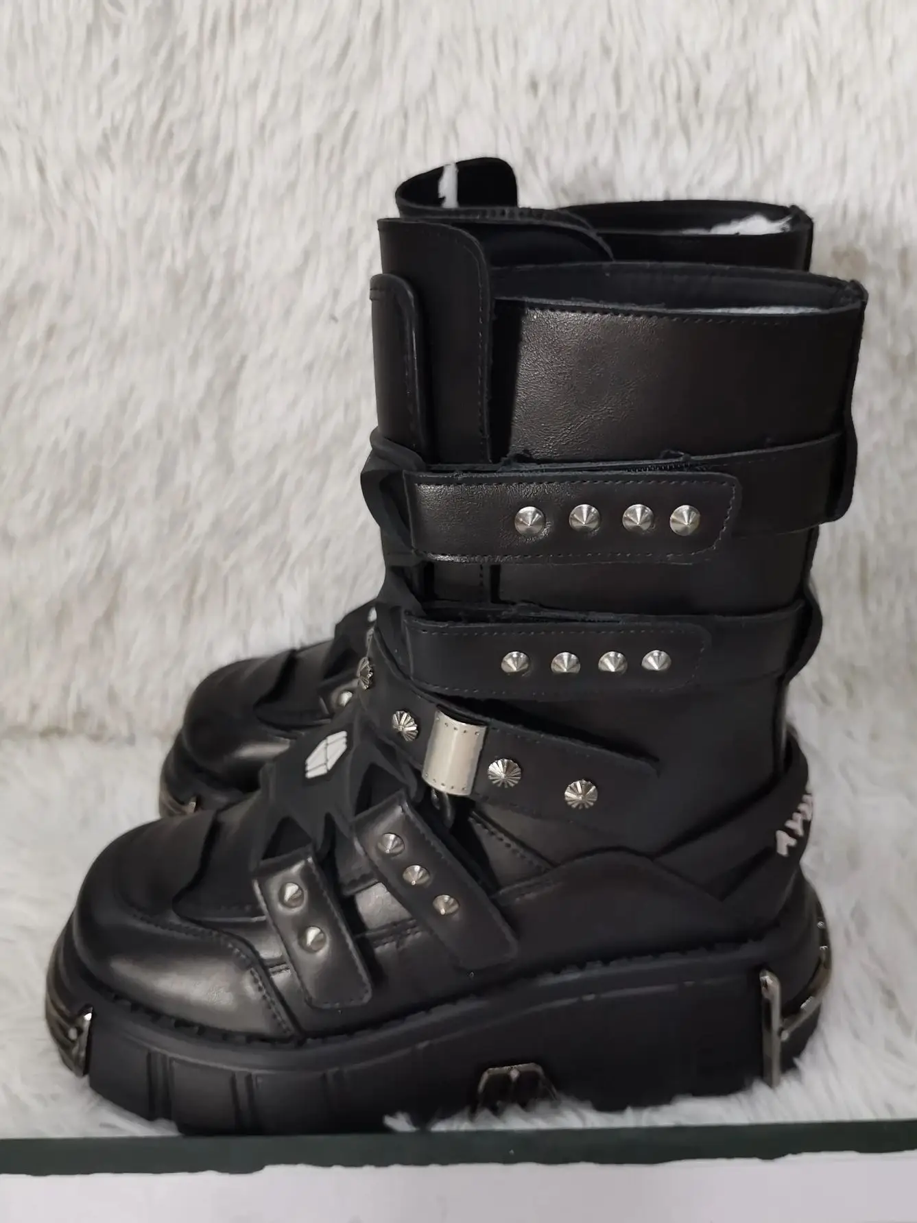 Metal Rivet Punk Party Gothic Boots 2024 New Thick-Soled Street Rock Męskie i damskie buty motocyklowe 35-45 Sportowe buty codzienne