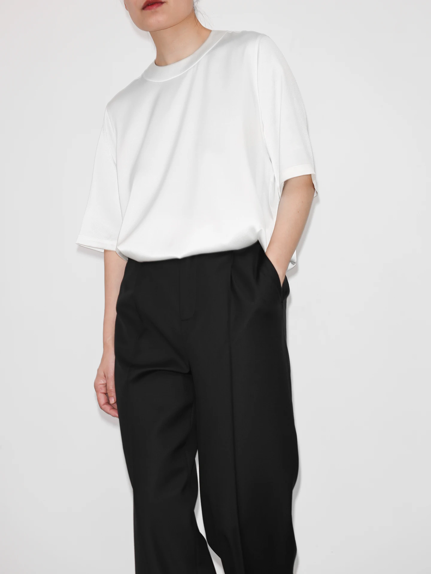 

Шелковая футболка JUZININE оригинального дизайна, шелковая рубашка с круглым вырезом и коротким рукавом, простой стиль, женский топ прямого кроя