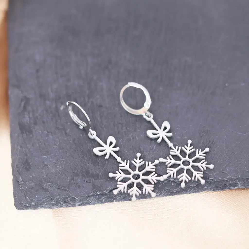 QIAMNI Sweet Snowflake Flower Huggie Hoop Earrings for Women Creative Butterfly Knot Piercing Ear Christmas Jewelry Accessories