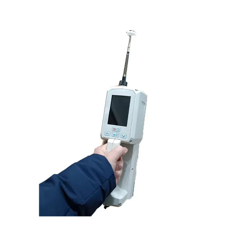 Volatile organic compound analyzer for on-site volatile organic compound monitoring