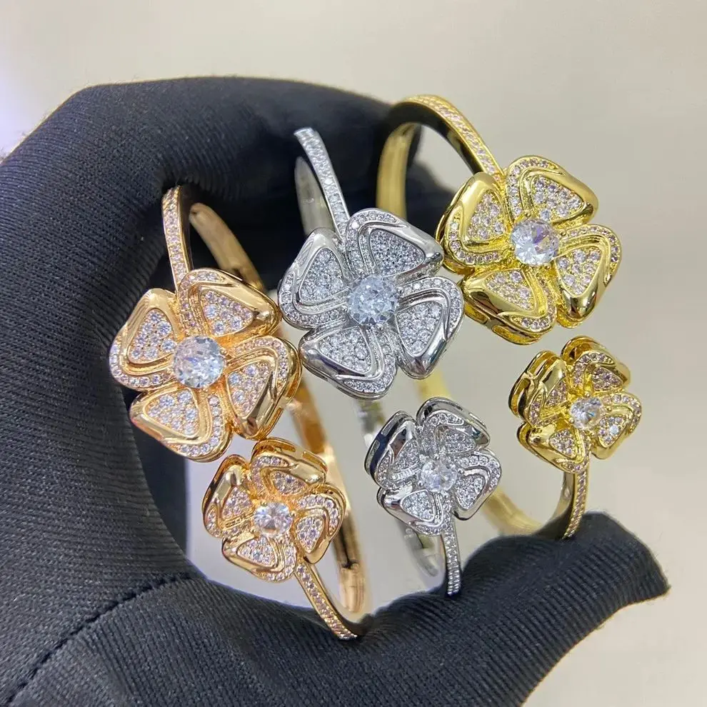 

French Luxury Silver Material Double Flower Women's Open Bracelet, High-quality Shiny And Charming Moissanite Holiday Gift