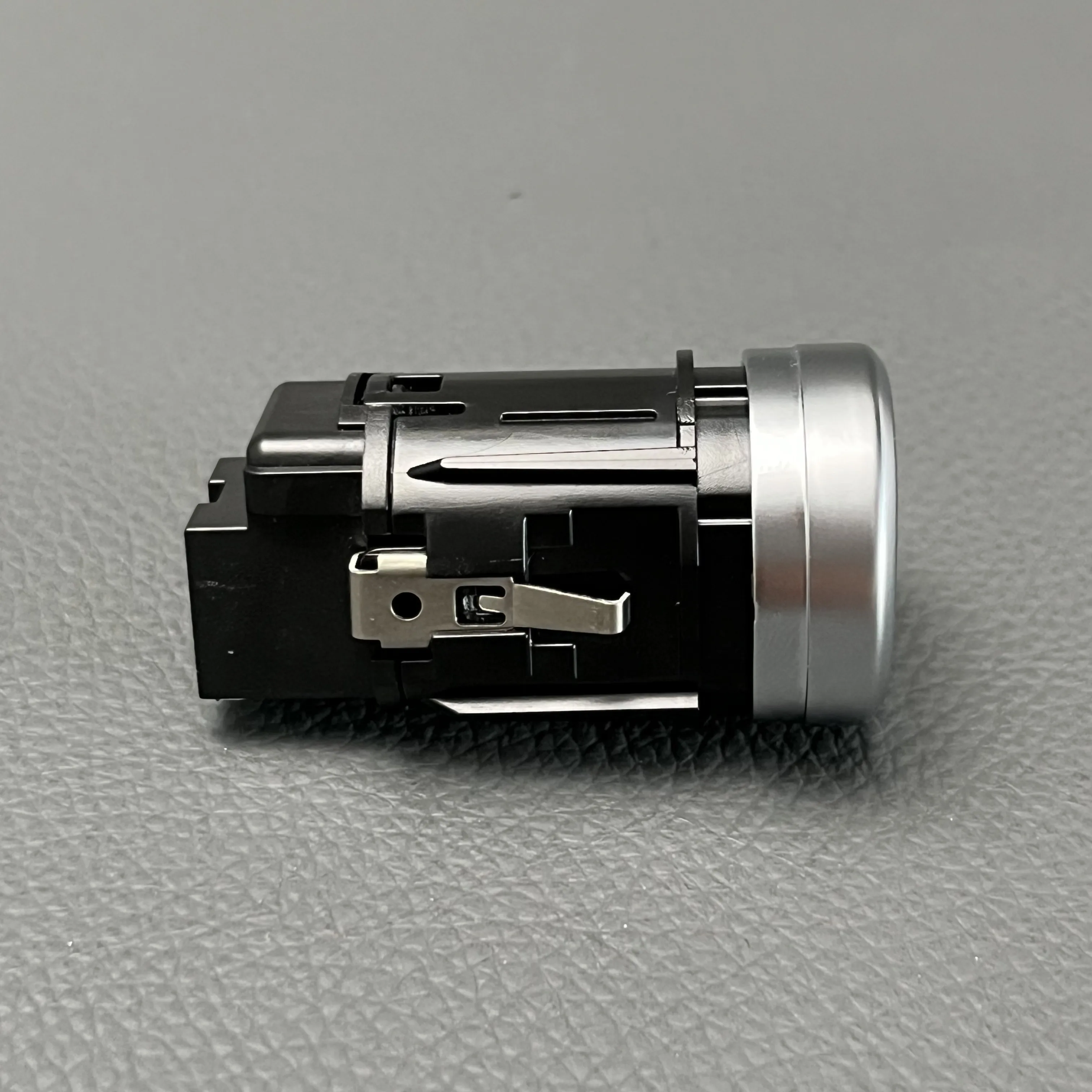 1 Stück Motorstart-Stopp-Knopfschalter für VW Golf 6 Scirocco XL1 2009-2018 5K0959839 5K0959839A 5K0959839B – Detail 3