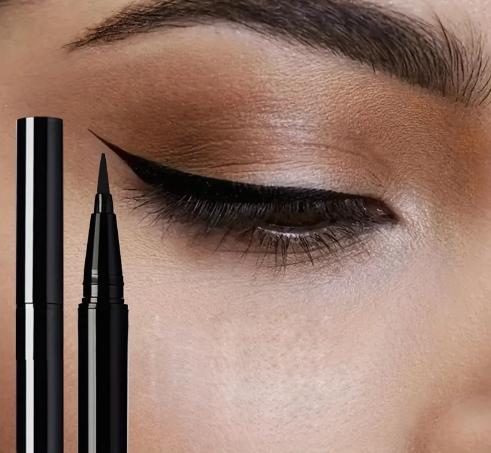 Black eyeliner with thin tip, non-smudged liquid eyeliner, long-lasting makeup and color that does not fade easily for beginners