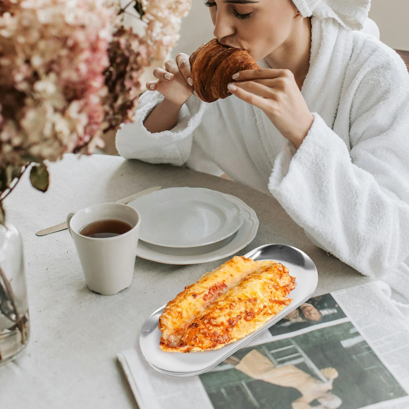 

Oval Stainless Steel Fruit Tray Decorative Snack Dish Easy Clean Versatile Serving Platter for Desserts Korean Cuisine