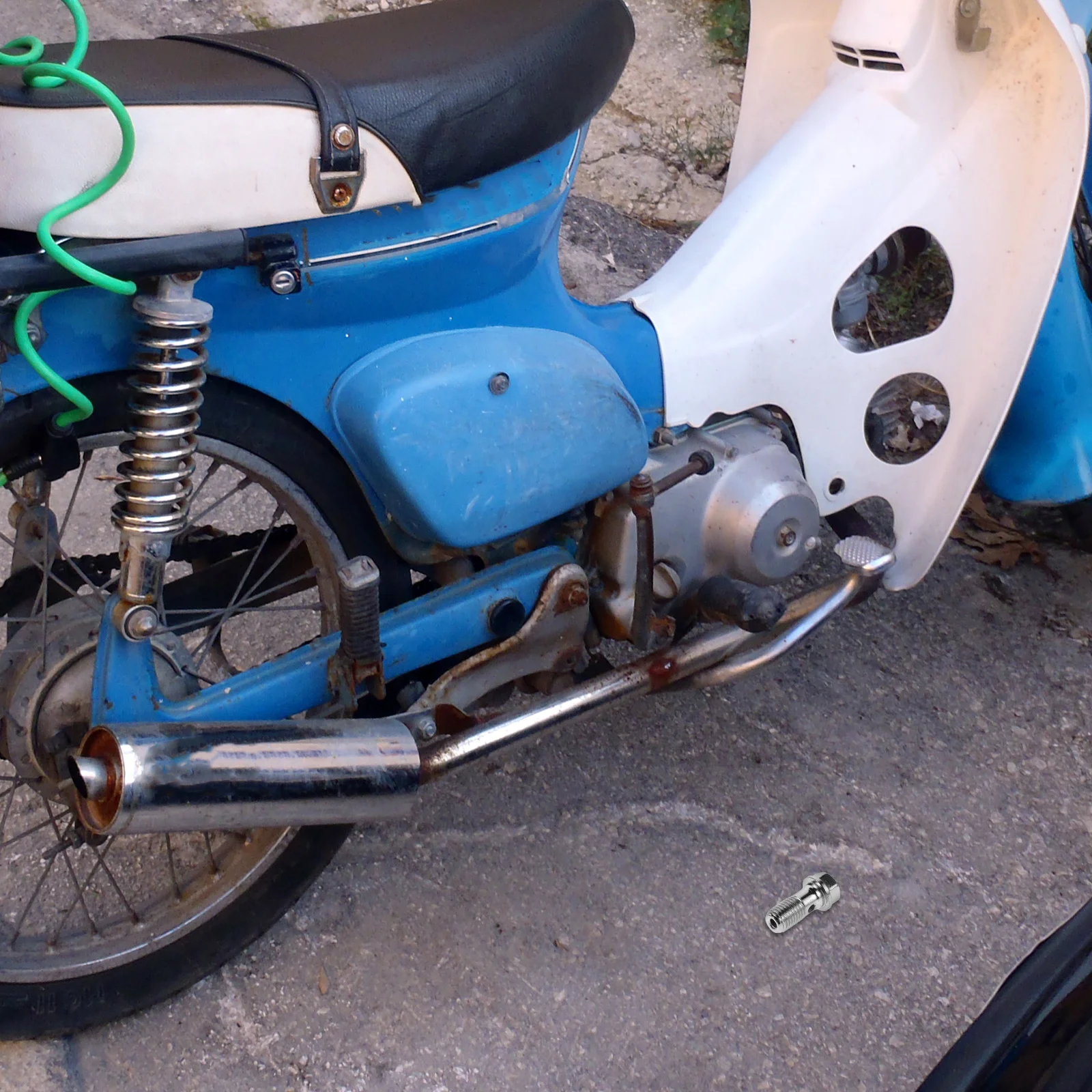 

Banjo Bolt Brake Caliper Bleeder Screw Precision Fit Motorcycle Brake System Bleeding Valve Repair Kit with Rubber Cover Cap