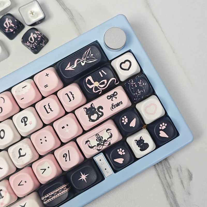 

Милая черная кошачья клавиатураMOAHeightPBTMaterial Sublimation Высокая эстетичная личность Креативная элегантная милая колпачок для ключей
