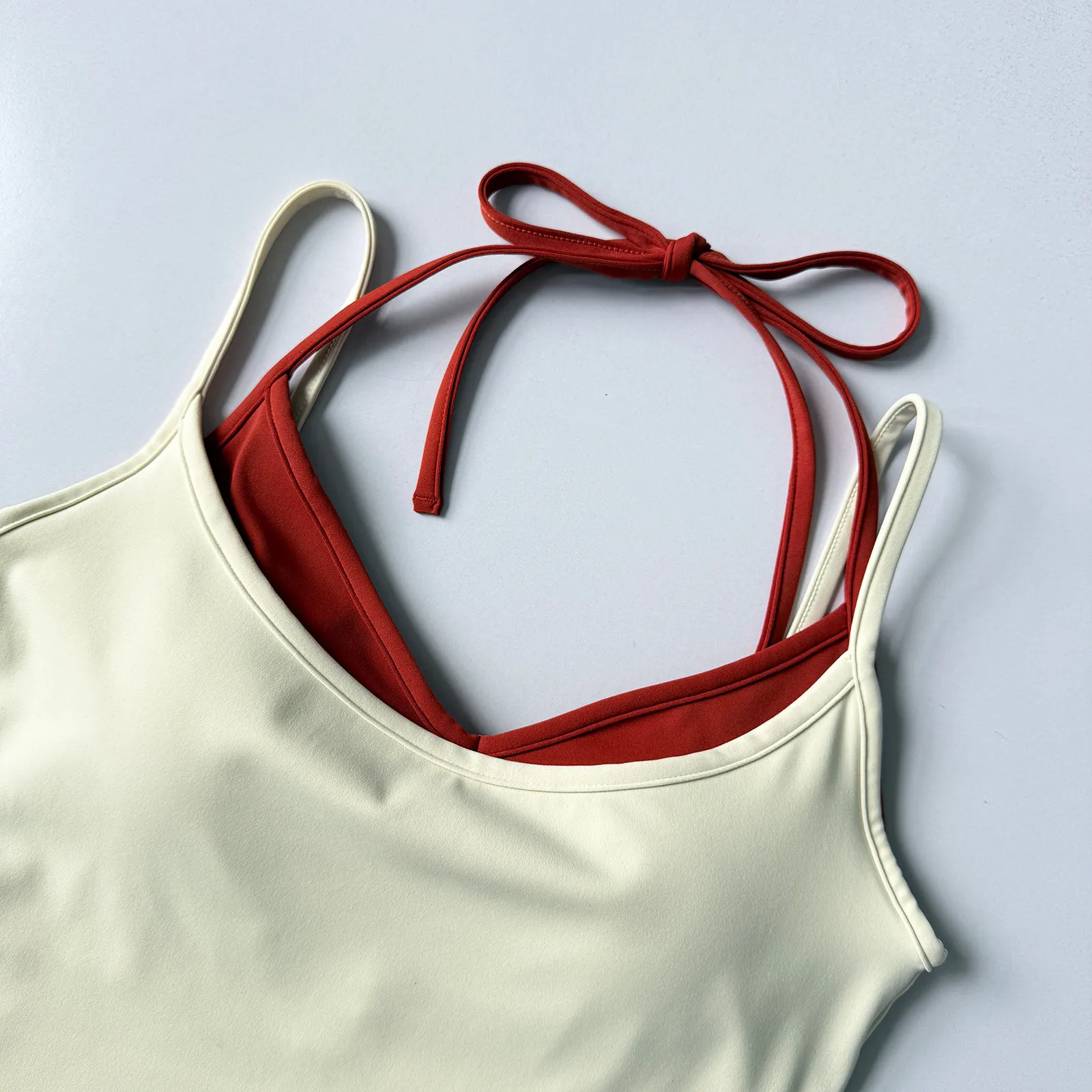 Sexy Kontrastierender Zweiteiliger Einteiler mit Doppelten Schulterträgern, Neckholder-Sport-BH für Fitness, Yoga, Pilates und Lauftraining – Detail 10